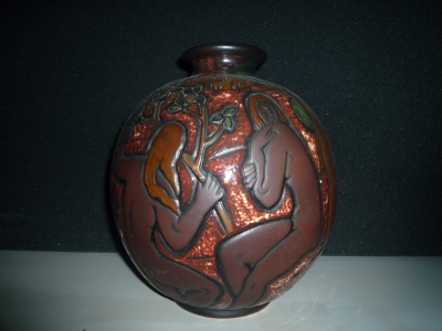 Vase aux faunes - Modèle de Legrand exceptionnel de par ses couleurs<br/>H: 30cm - Valeur 10000