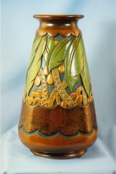 274.J Vase Oasis - Georges Condé - Grès porcelanique blanc émaillé<br/>Valeur : 5000